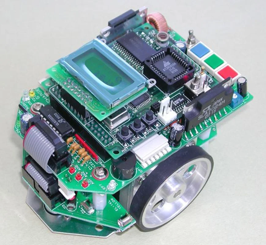 پروژه با عنوان: بررسی ربات میکروموس (MicroMouse Robot)